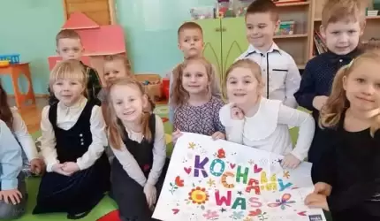 Przedszkolaki z Ciechowa kochanym Babciom i Dziadkom