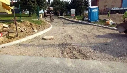 Trwa przebudowa ul. Szkolnej w Rakoszycach