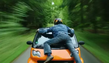 „Ci wspaniali młodzieńcy w swych szalejących gruchotach” (okiem mieszkańca)