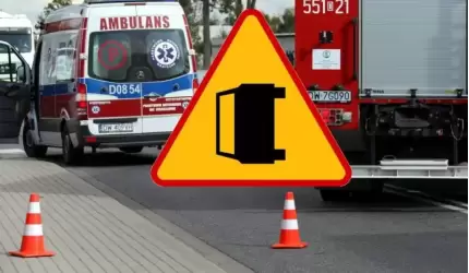 Wypadek na drodze krajowej. 2 osoby trafiły do szpitala