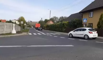 Trwa malowanie oznakowania poziomego na powiatowych drogach