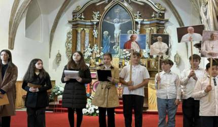 25. Dzień Papieski w Kostomłotach – montaż słowno-muzyczny uczniów