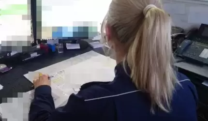 Powiedział policjantom, że ma telefon w brzuchu i potrzebuje pomocy