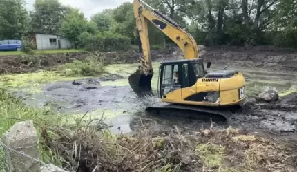 Trwa rewitalizacja zbiornika w Komornikach