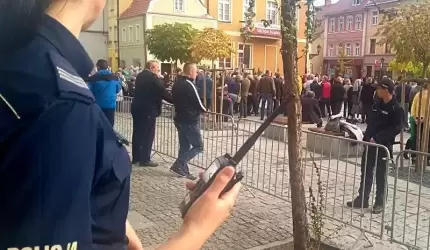 Policjanci czuwali nad bezpieczeństwem Prezydenta Andrzeja Dudy podczas wizyty w Środzie Śląskiej