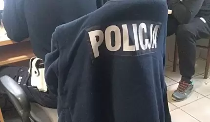 Uciekał przed policją. Jak się okazało miał środki odurzające i podrobione prawo jazdy