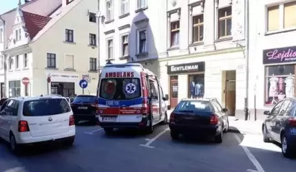 Mężczyzna był agresywny. Wyważył drzwi sąsiadom