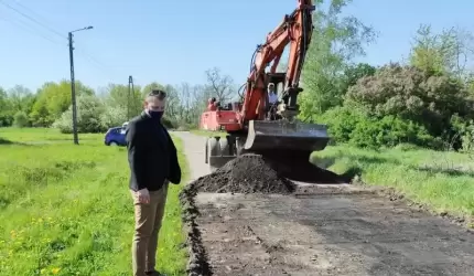 Trwa remont nawierzchni ul. Kolonii w Mazurowicach