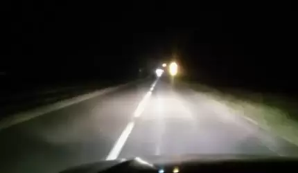 To oznakowanie "oślepia" kierowców!