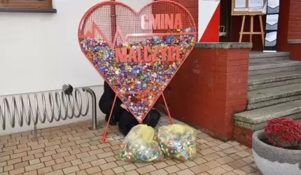 Zebrane w Malczycach nakrętki przekazano na rzecz Piotrusia