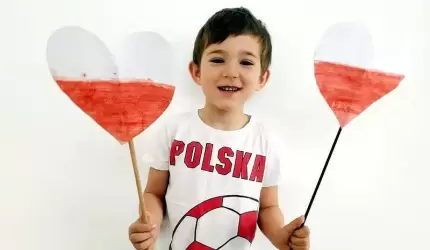 Zdjęcie z flagą. Akcja przedszkola nr 3