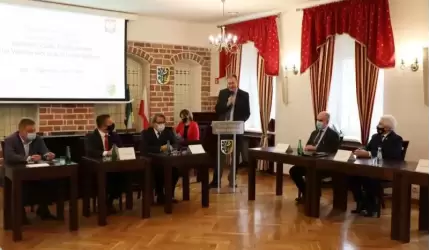 Historyczny kontrakt na budowę nowej szkoły na Winnej Górze