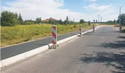 W Malczycach trwa budowa chodnika i wymiana nawierzchni drogi