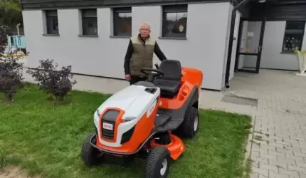 Nowy traktorek do koszenia w Kobylnikach z grantu ANZŚ