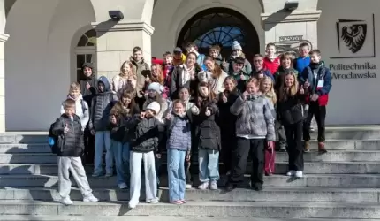 Fascynująca przygoda pełna nauki - uczniowie z Lutyni odwiedzili Politechnikę Wrocławską