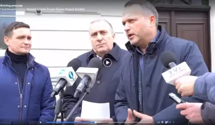 Briefing prasowy z udziałem Grzegorza Schetyny, Michała Jarosa oraz Wicestarosty Średzkiego Sebastiana Burdzy.