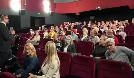 Średzcy seniorzy degustują dobre kino
