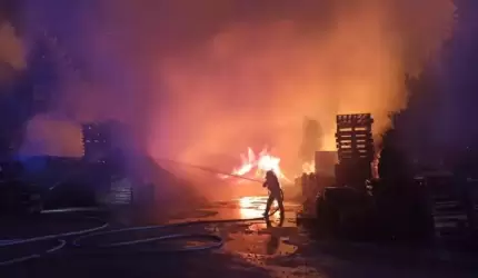 Groźny pożar palet w Krępicach