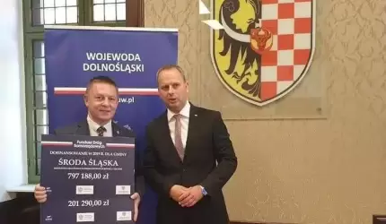 Burmistrz Środy Śląskiej odebrał promesy na przebudowę dróg