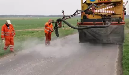 Powiatowa służba drogowa roczpoczęła naprawę ubytków
