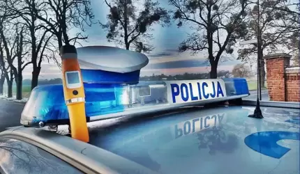 Jechał na "podwójnym gazie" i bez uprawnień