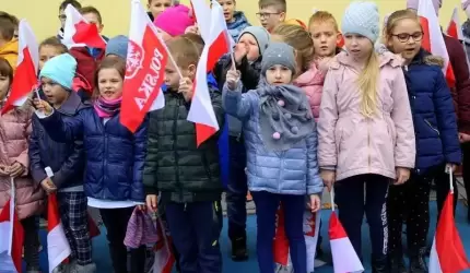 Uczniowie SP nr 3 w Środzie Śląskiej wspólnie odśpiewali hymn