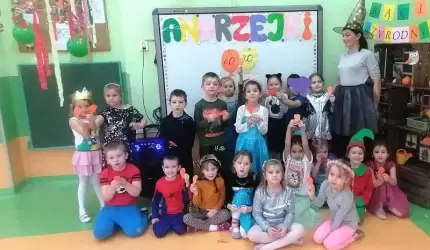 "Hokus-pokus, czary-mary, niech się spełnią andrzejkowe czary"