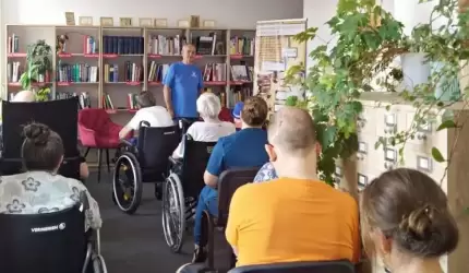 Mieszkańcy malczyckiego domu opieki z wizytą w gminnej bibliotece