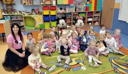 Kolorowy i wesoły Dzień Postaci z Bajek w średzkim Przedszkolu nr 1