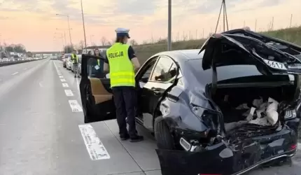 Wypadek z udziałem kilku samochodów przed węzłem Kostomłoty. Jedna osoba trafiła do szpitala