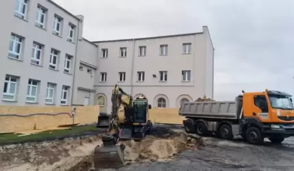 Budowa przyszkolnego basenu w Malczycach trwa w najlepsze