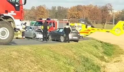 Wypadek pomiędzy Środą Śl., a Ciechowem. Kilka osób poszkodowanych