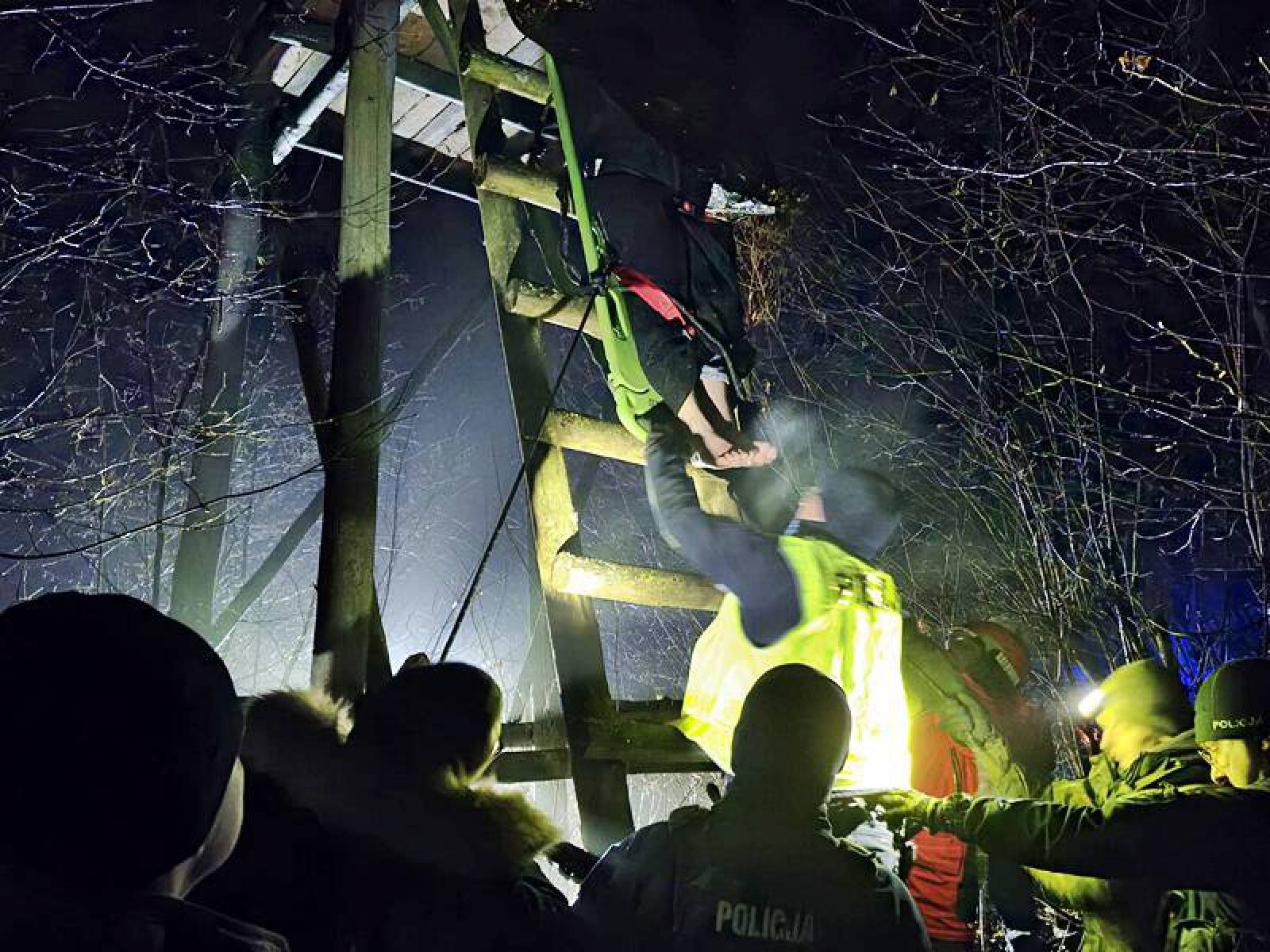 Policyjne działania zakończone sukcesem. Pomoc dotarła na czas, zaginiony 34-latek został odnaleziony